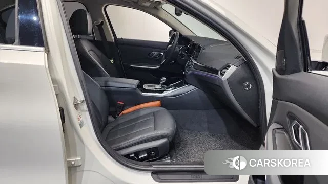 BMW 3 Series (G20) 2019 Белый из Кореи, фото 2