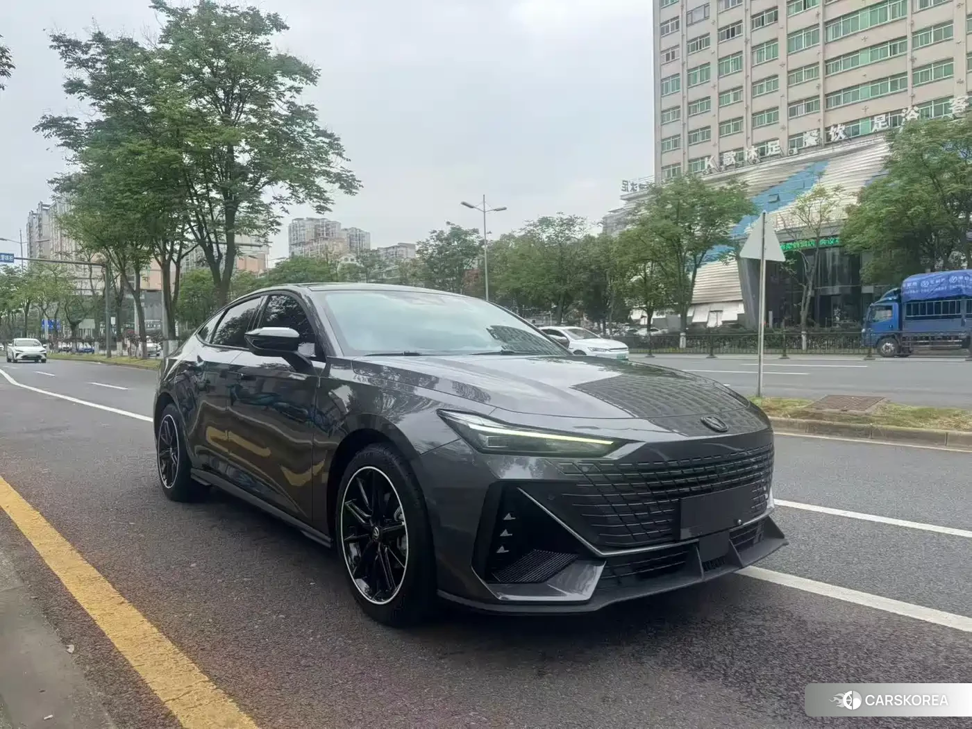 Chang'an Changan UNI-V 2024 Silver/gray из Китая, фото 2