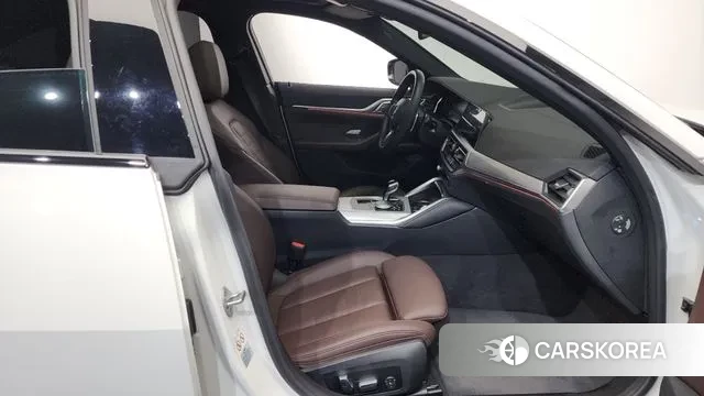 BMW 4 Series (G22) 2023 Белый из Кореи, фото 2