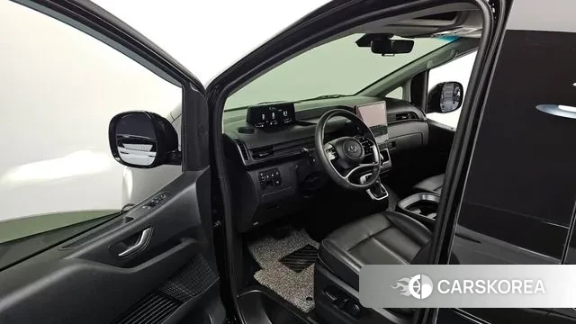 Hyundai Staria 2023 Черный из Кореи, фото 2