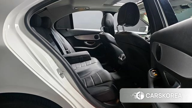 Mercedes-Benz C-Class W205 2018 Белый из Кореи, фото 2