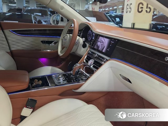 Bentley Flying Spur 3rd Generation 2022 Белый из Кореи, фото 2