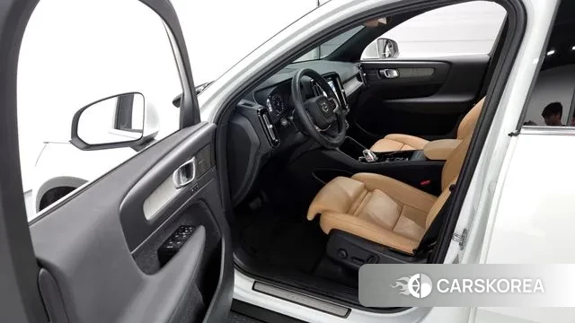 Volvo XC40 2021 Белый из Кореи, фото 2