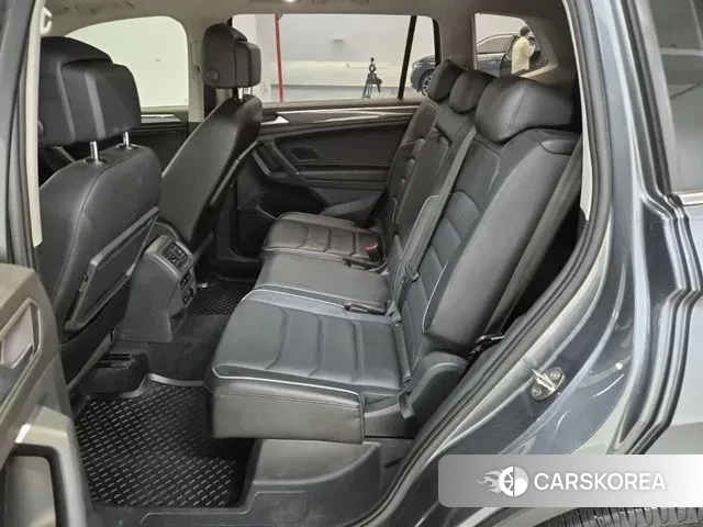 Volkswagen Tiguan Allspace 2020 Серебристо-серый из Кореи, фото 2