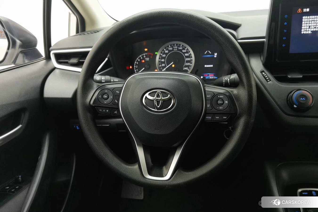 Toyota Corolla 2022 Белый из Китая, фото 2