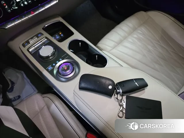 Genesis GV70 2023 Белый из Кореи, фото 2