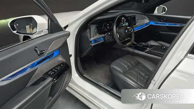 BMW 7 Series (G70) 2022 Белый из Кореи, фото 2