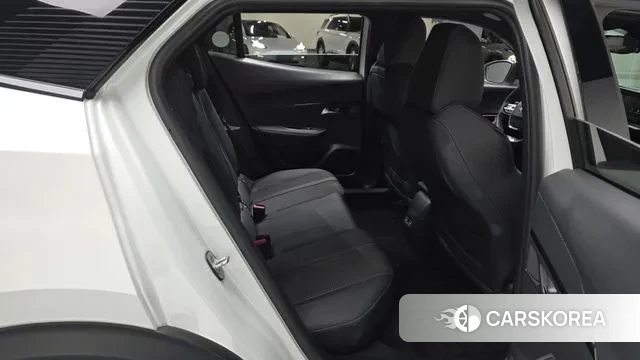 Peugeot e-2008 second generation 2022 Белый из Кореи, фото 2