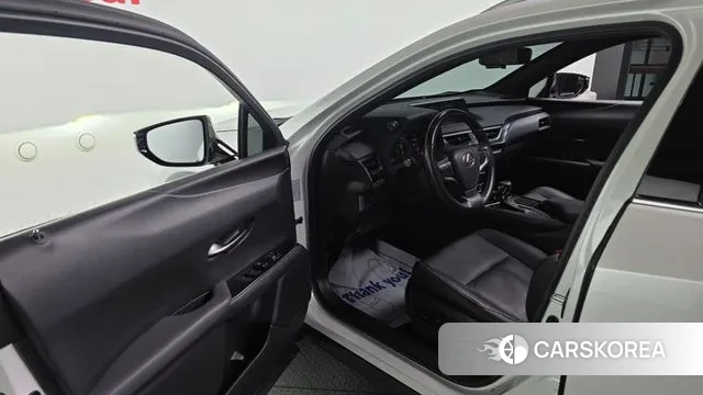 Lexus UX250h 2019 Белый из Кореи, фото 2