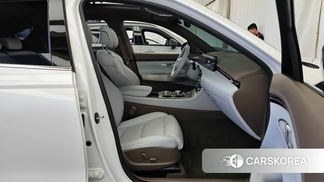 Genesis GV70 2024 Белый из Кореи, фото 2