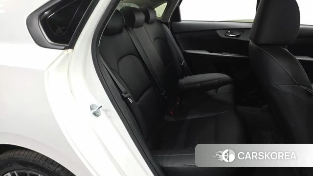 Kia The New K3 2nd generation 2022 Белый из Кореи, фото 2