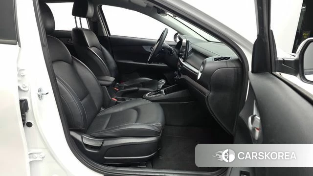 Kia The New K3 2nd generation 2021 Белый из Кореи, фото 2