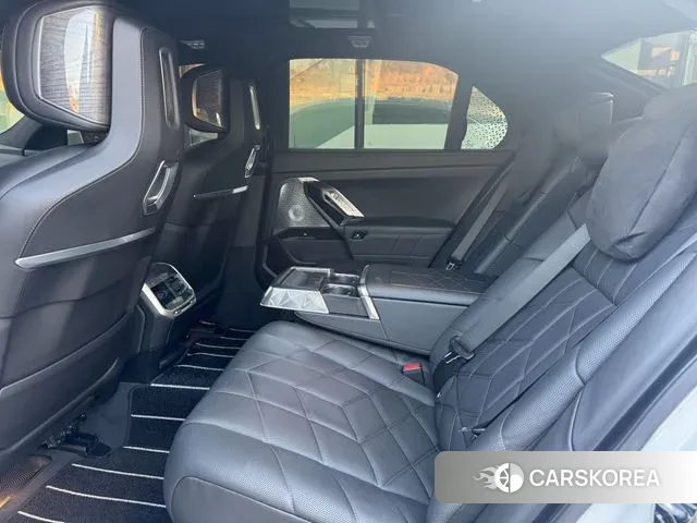 BMW 7 Series (G70) 2025 Белый из Кореи, фото 2