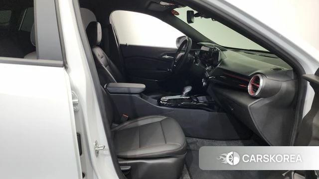 Chevrolet (GM Daewoo) Trax Crossover 2024 Белый из Кореи, фото 2