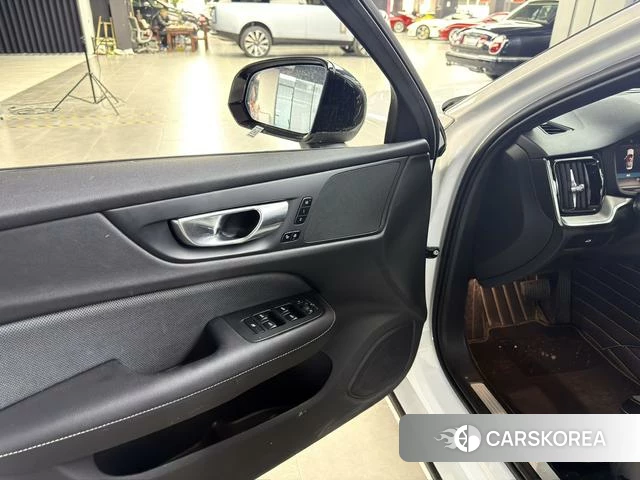 Volvo S60 2023 Белый из Китая, фото 2