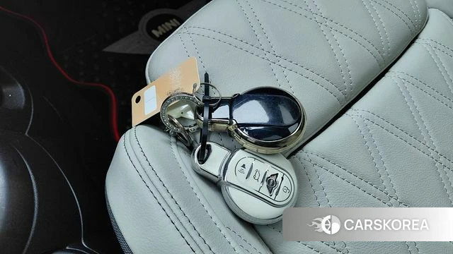 Mini Cooper S 2023 Красный из Кореи, фото 2
