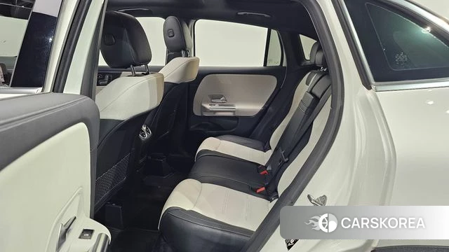 Mercedes-Benz GLA - Class H247 2023 Белый из Кореи, фото 2