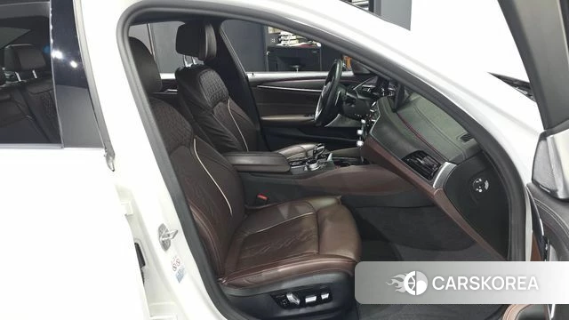 BMW 5 Series (G30) 2021 Белый из Кореи, фото 2