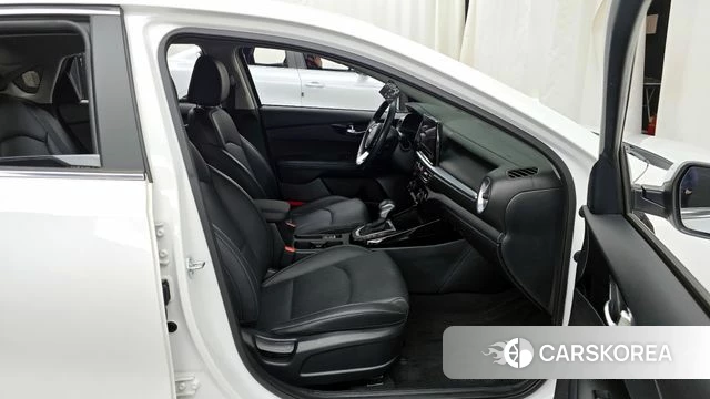 Kia The New K3 2nd generation 2022 Белый из Кореи, фото 2