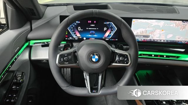 BMW 5 Series (G60) 2025 Черный из Кореи, фото 2