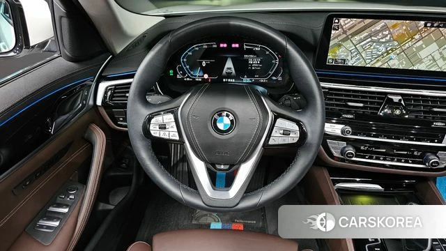 BMW 5 Series (G30) 2021 Белый из Кореи, фото 2