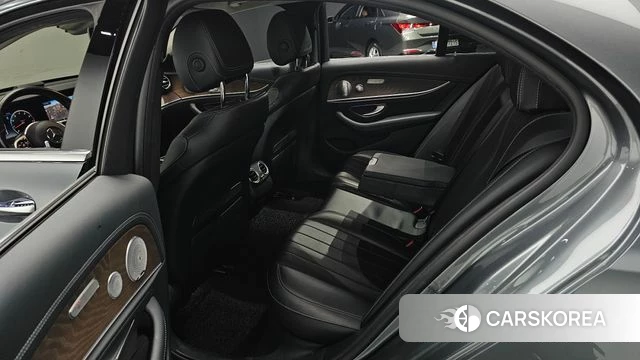 Mercedes-Benz E-Class W213 2018 Серый из Кореи, фото 2