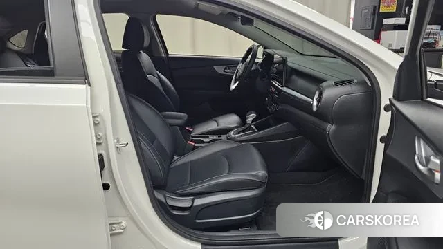 Kia The New K3 2nd generation 2021 Белый из Кореи, фото 2