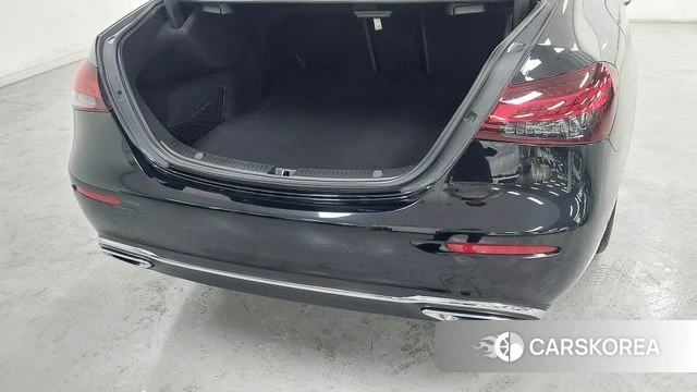 Mercedes-Benz E-Class W213 2023 Черный из Кореи, фото 2