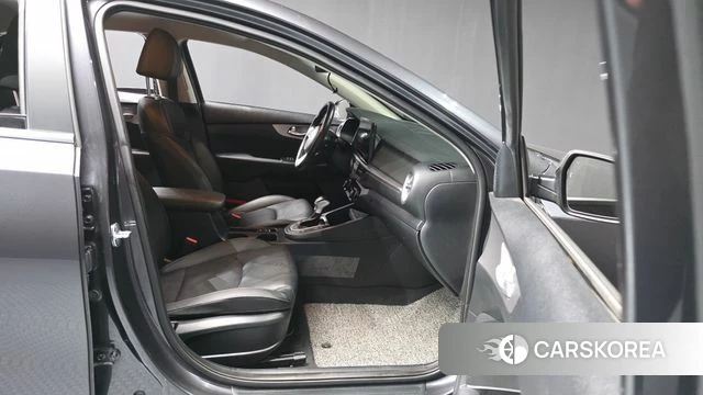 Kia The New K3 2nd generation 2022 Серый из Кореи, фото 2
