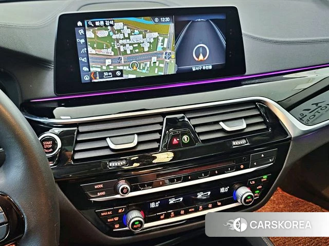 BMW 5 Series (G30) 2018 Серый из Кореи, фото 2