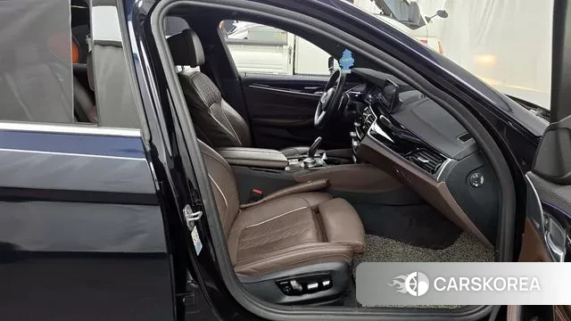 BMW 5 Series (G30) 2019 Черный из Кореи, фото 2