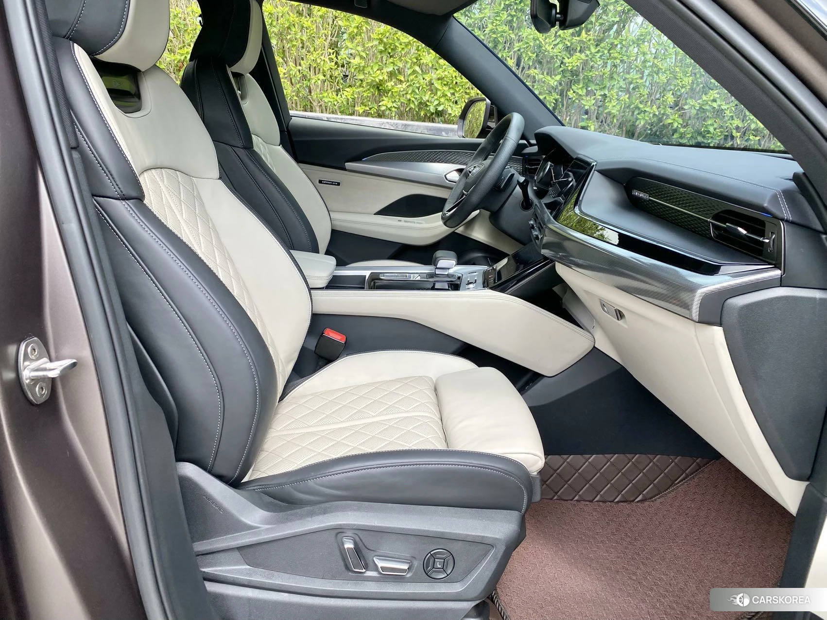 Audi Q6 2022 Коричневый из Китая, фото 2