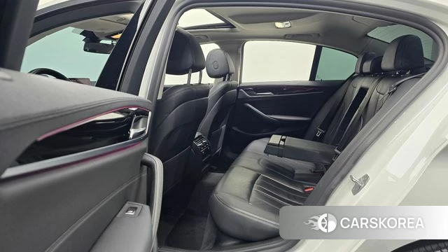 BMW 5 Series (G30) 2019 Белый из Кореи, фото 2