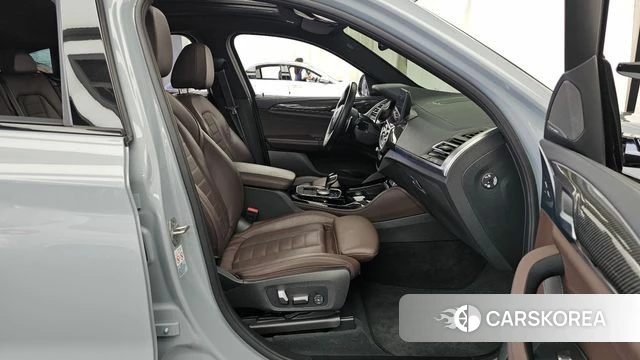 BMW X4 (G02) 2022 Светло-серебряный цвет из Кореи, фото 2