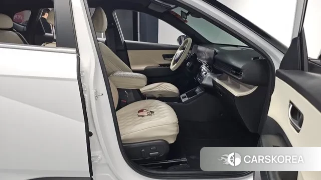 Hyundai Kona (SX2) 2024 Белый из Кореи, фото 2