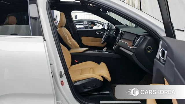 Volvo XC60 second Generation 2025 Белый из Кореи, фото 2