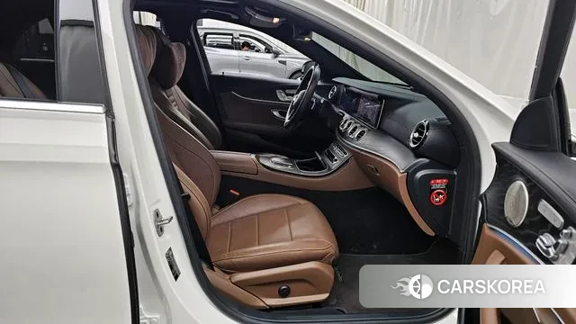 Mercedes-Benz E-Class W213 2021 Белый из Кореи, фото 2