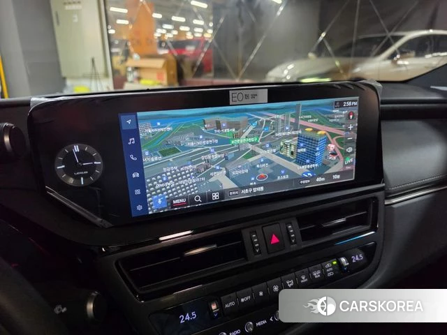Lexus ES300h 7th generation 2025 Белый из Кореи, фото 2