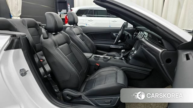 Ford Mustang 2022 Белый из Кореи, фото 2