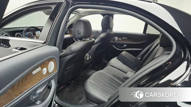 Mercedes-Benz E-Class W213 2019 Черный из Кореи, фото 2