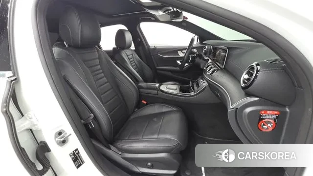 Mercedes-Benz E-Class W213 2022 Белый из Кореи, фото 2