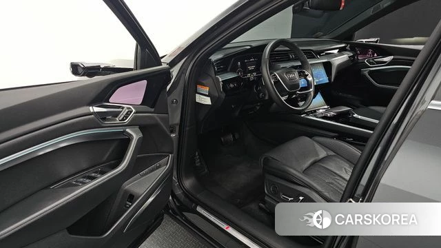 Audi e-Tron 2022 Серый из Кореи, фото 2