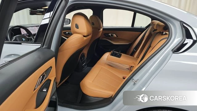 BMW 3 Series (G20) 2025 Серебристо-серый из Кореи, фото 2