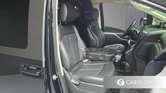 Hyundai Staria 2023 Черный из Кореи, фото 2