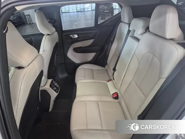 Volvo XC40 2025 Белый из Кореи, фото 2