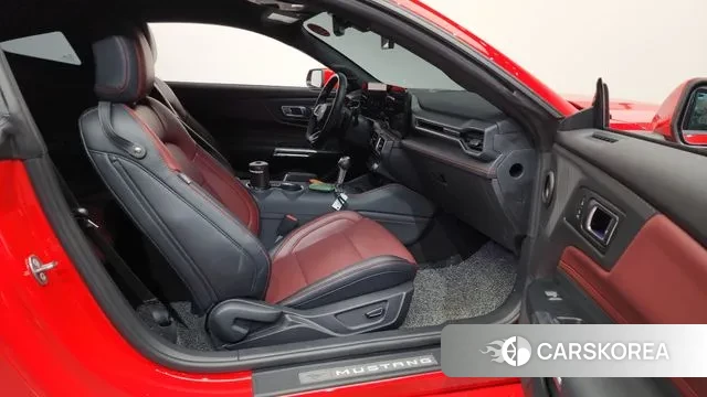 Ford Mustang 7th Generation 2024 Красный из Кореи, фото 2