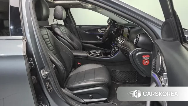 Mercedes-Benz E-Class W213 2018 Серый из Кореи, фото 2