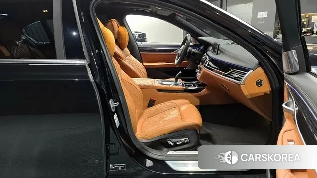 BMW 7 Series (G11) 2022 Черный из Кореи, фото 2