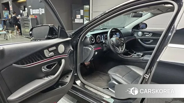 Mercedes-Benz E-Class W213 2019 Черный из Кореи, фото 2