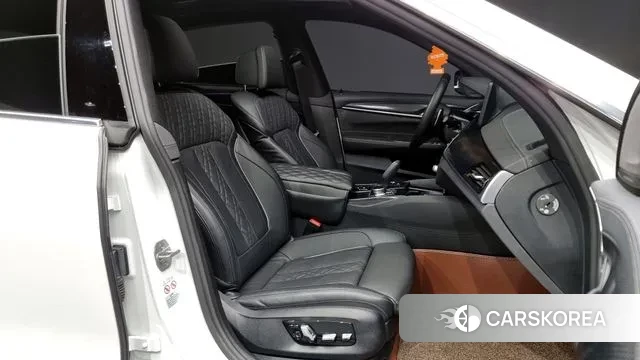 BMW 6 Series GT (G32) 2022 Белый из Кореи, фото 2